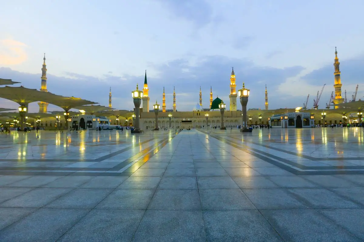 Ajwa Special Umrah Package for 14 Nights